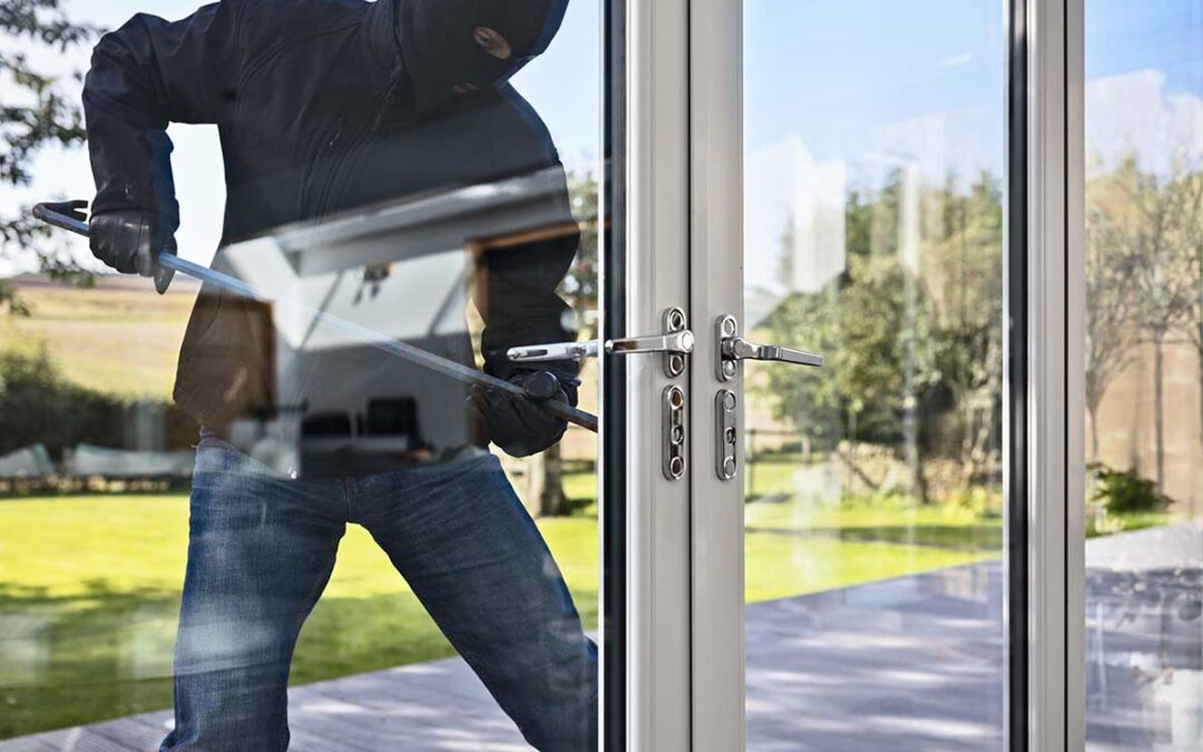 Einbruchschutz für Fenster und Türen zur dunklen Jahreszeit