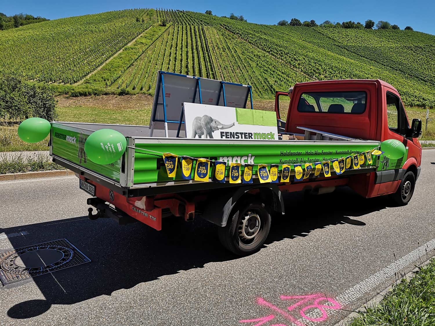 Umzugswagen Weinberge Fenster Mack 750 Jahre Korb